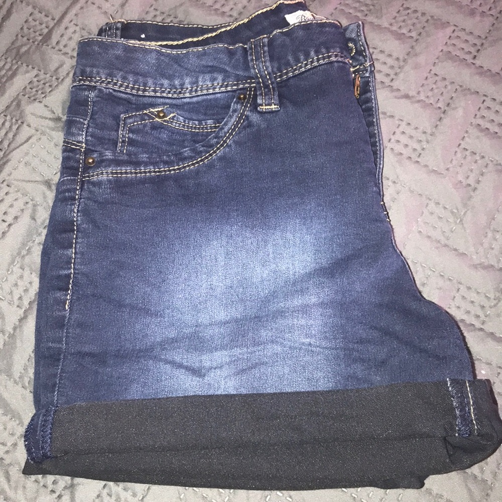Butt lifting summer shorts